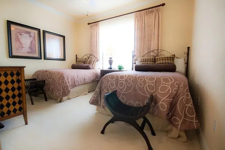Room 4 of 20