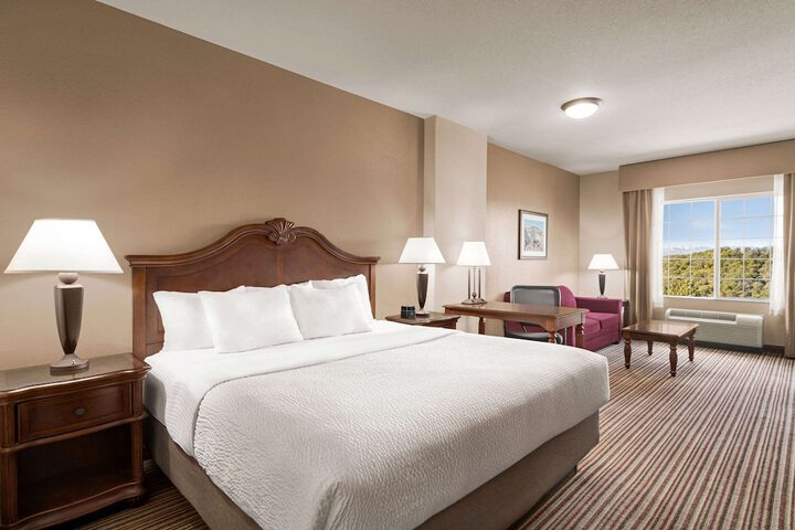 Room 34 of 62