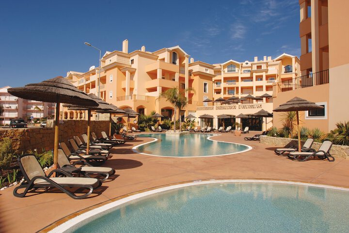 Hotel Pool