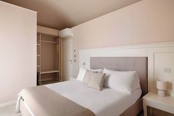 Room 8 of 32