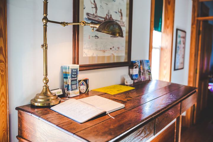 Concierge desk