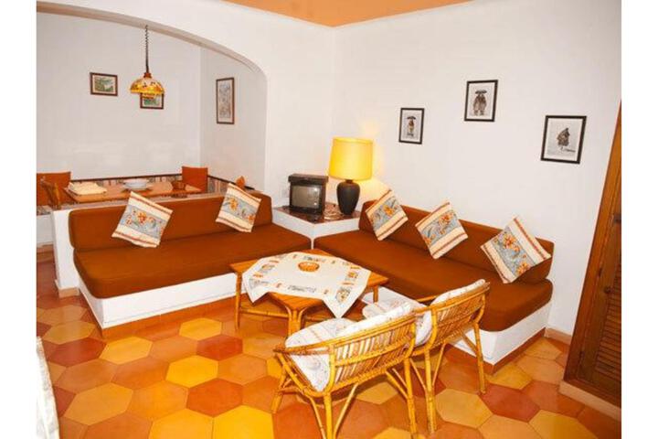 Room 10 of 12