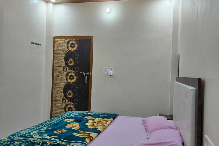 Room 16 of 37