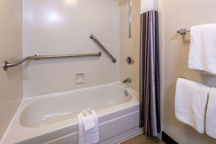 1 King Bed Executive Mobility Accessible Bathtub with Grab Bars (9 of 14)