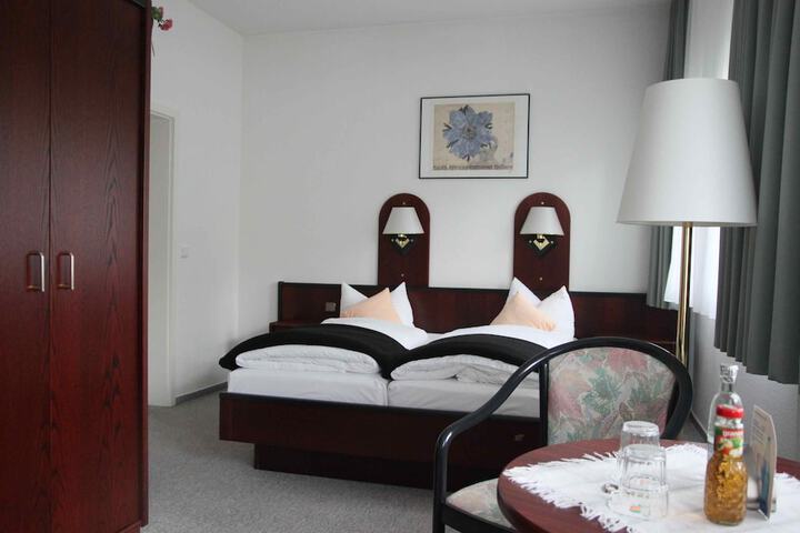 Room 3 of 28