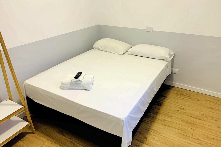 Room 9 of 118