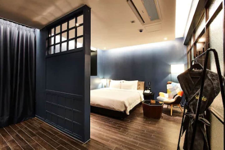 Room 30 of 87
