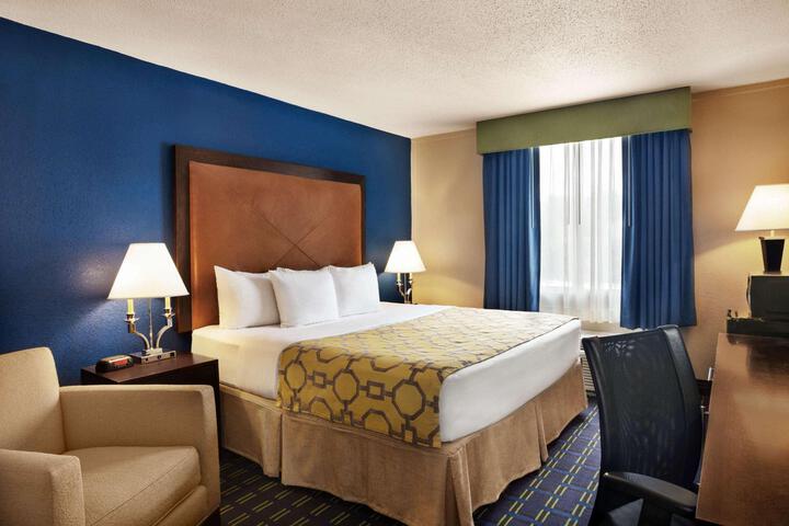 1 King Bed (1 of 4)