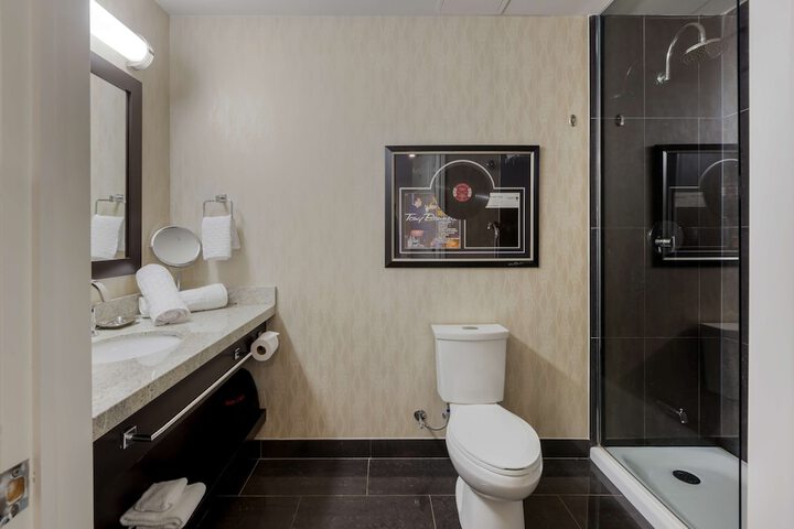 Room 26 of 39