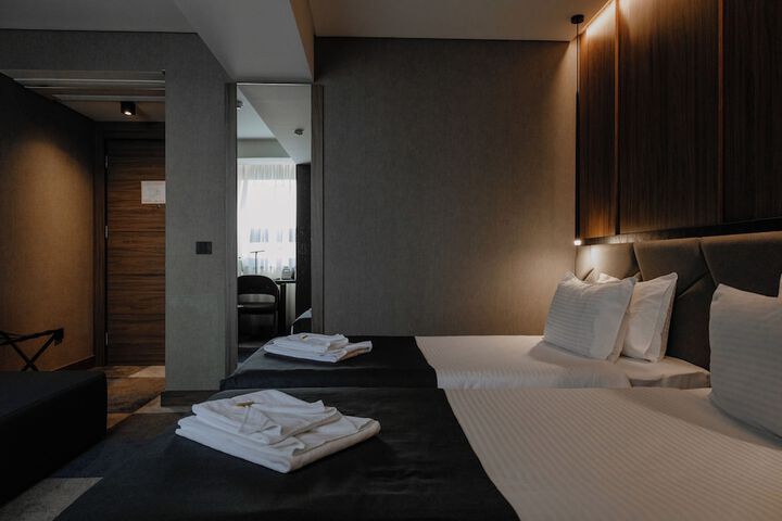 Room 35 of 100