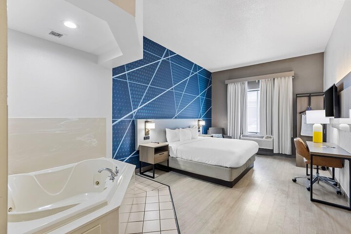 Room 48 of 74