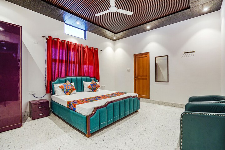 Room 10 of 32