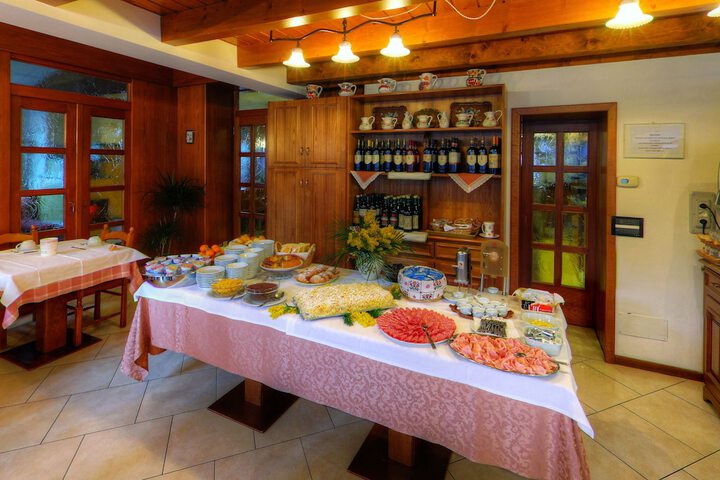 Breakfast/Coffee Service 30 of 47