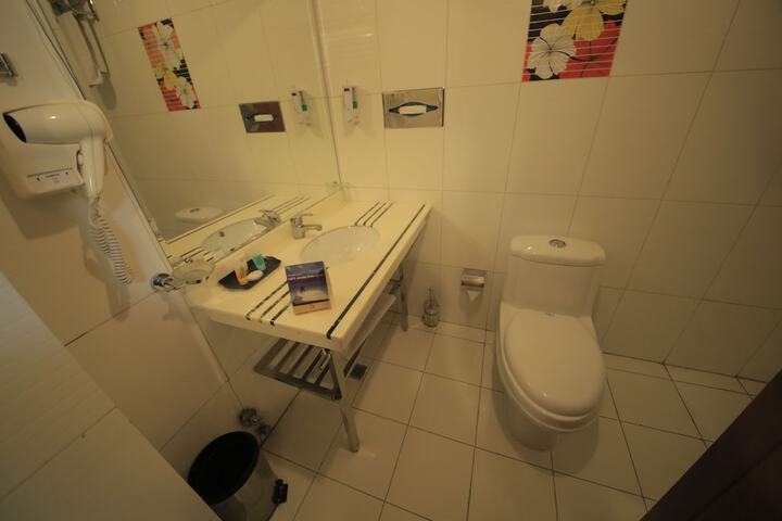Room 34 of 66