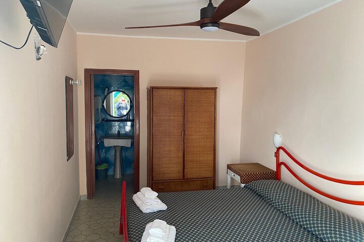 Room 4 of 38