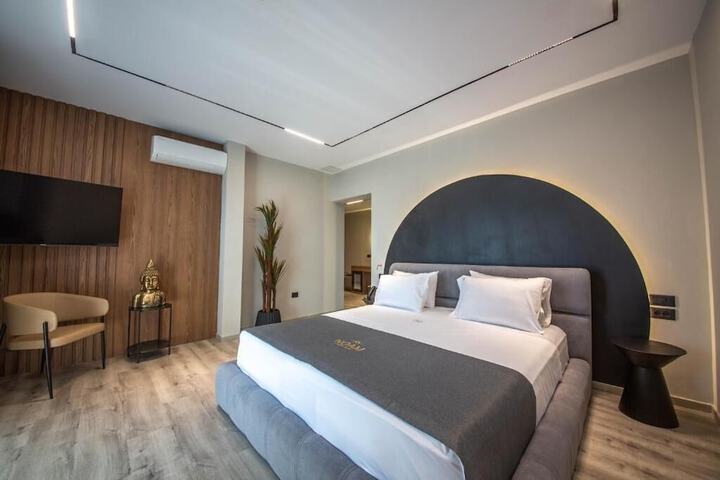 Noam Luxury Hotel