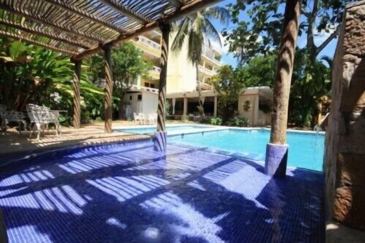Hotel Pool
