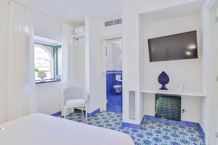 Room 8 of 50