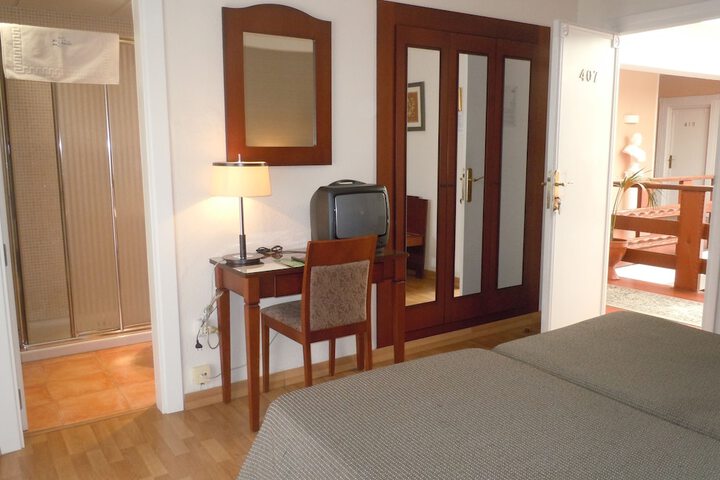 Room 15 of 38