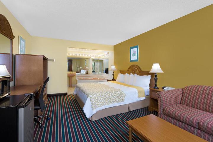 1 King Bed (13 of 13)