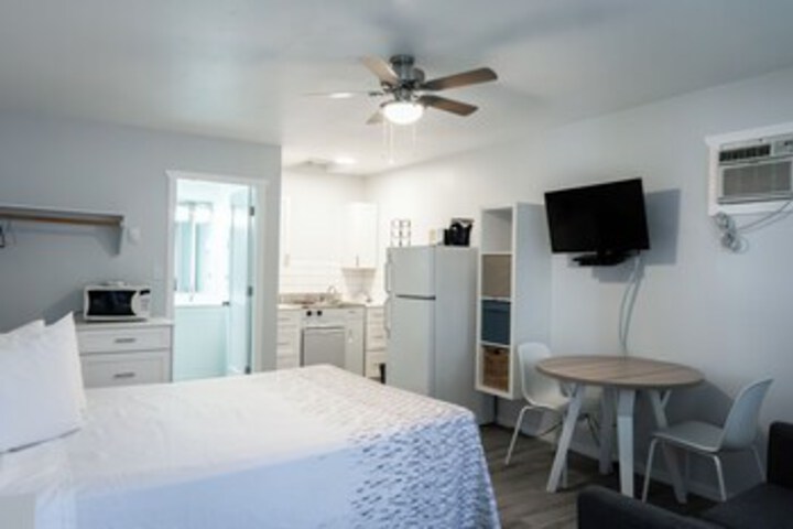 Room 28 of 147