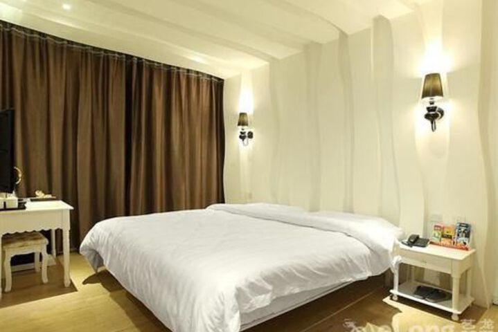 Room 6 of 42