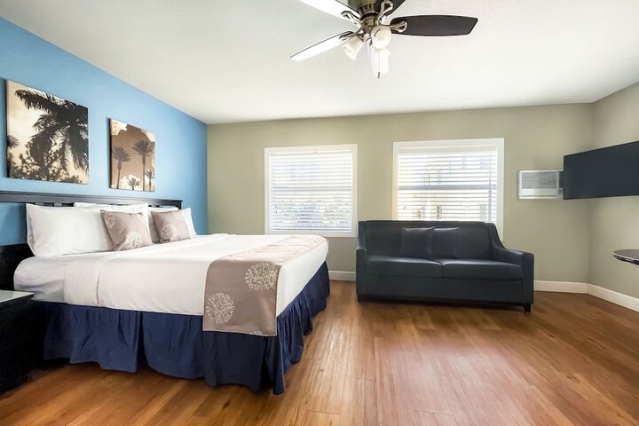 Superior King Bed (2 of 7)