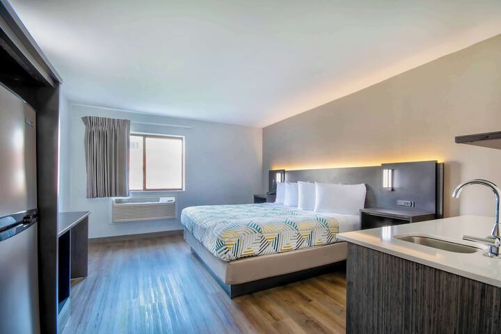 Room 11 of 25