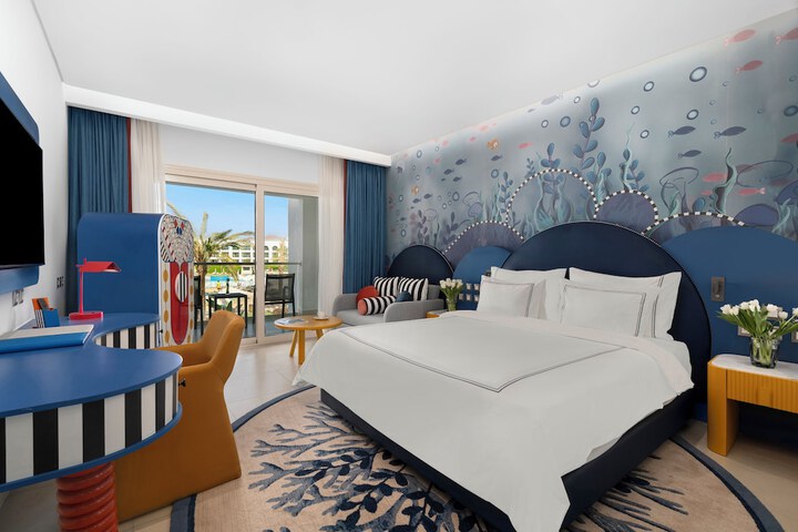 Room 2 of 180