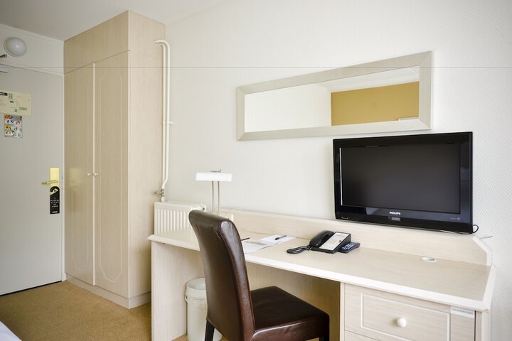 Room 4 of 41