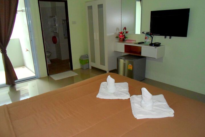 Room 5 of 80
