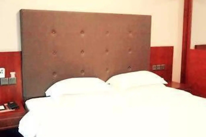 Room 6 of 10
