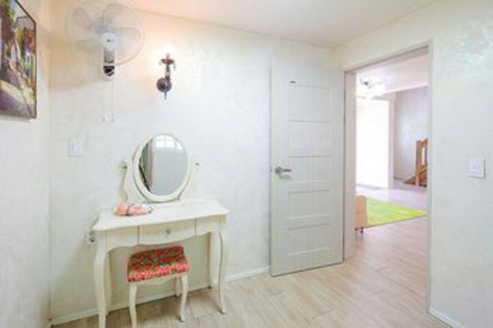 Room 42 of 174