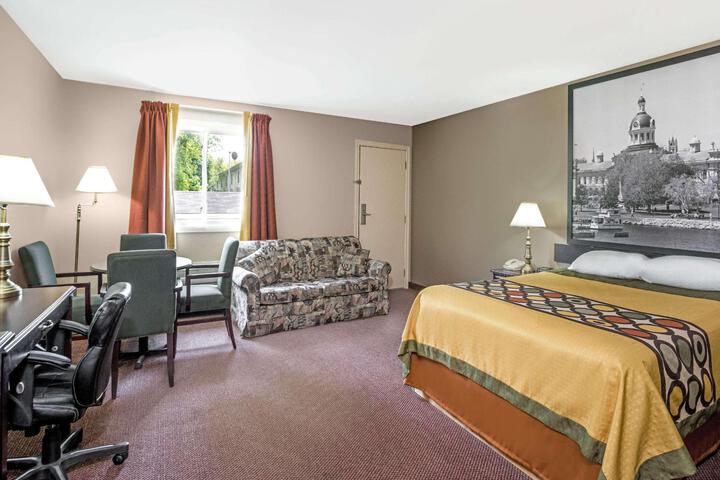 1 King Bed (8 of 10)