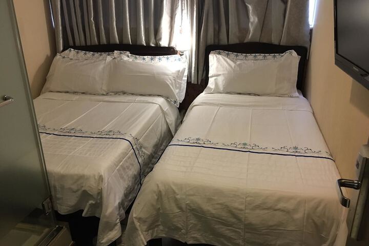 Room 44 of 73
