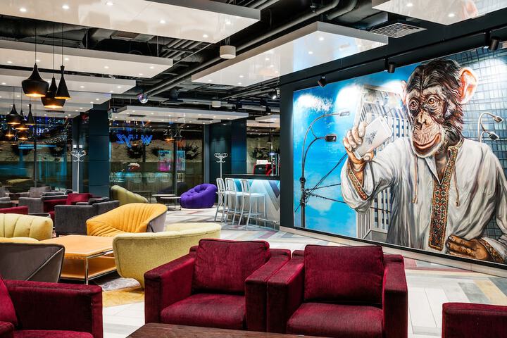 Lobby lounge