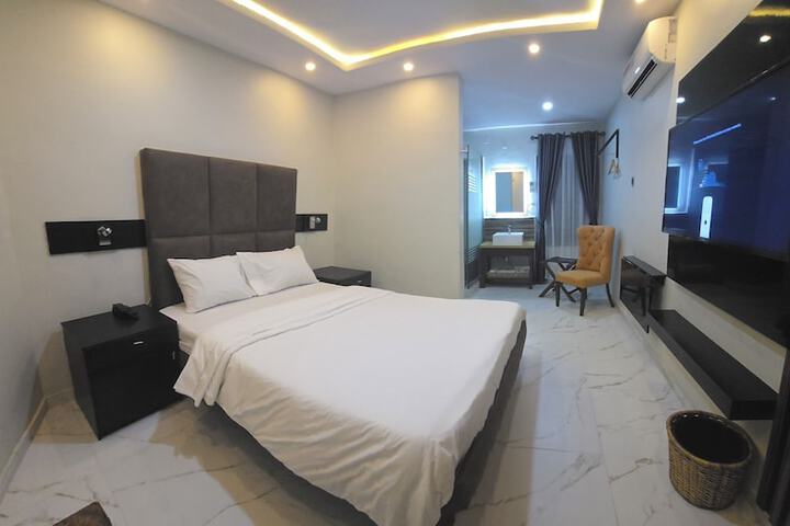 Room 16 of 32