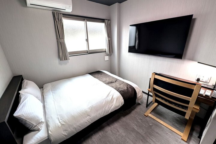 Room 4 of 15