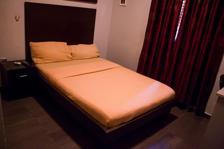 Room 9 of 39