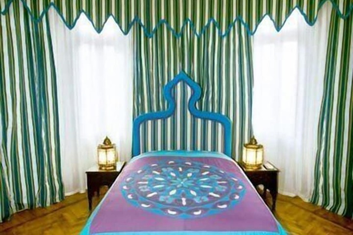 Room 10 of 29