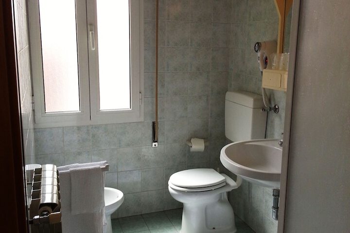 Room 12 of 40
