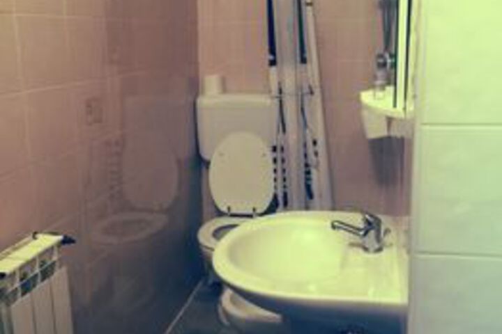 Room 8 of 48