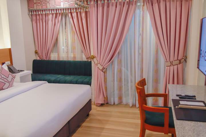 Room 6 of 33