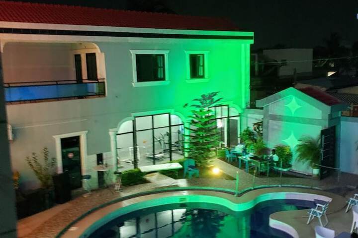Pool 4 of 6