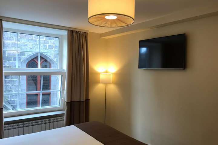 Room 6 of 36