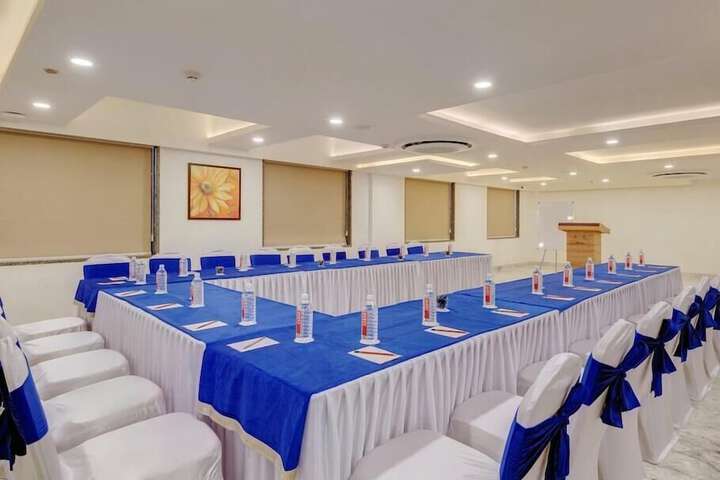 Business Center 21 of 24