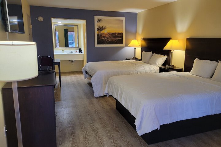 1 King Bed (5 of 5)