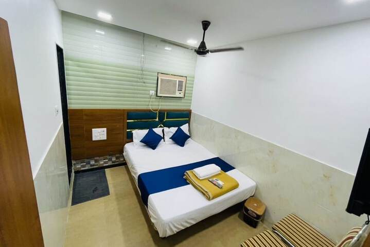 Room 8 of 14