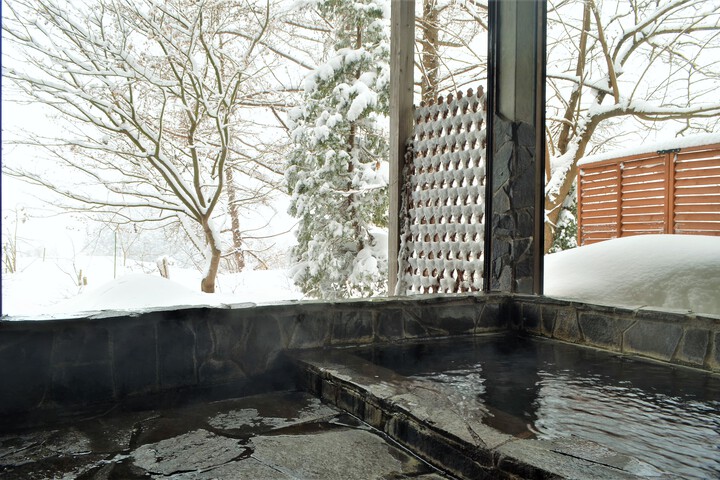 Winter open-air bath