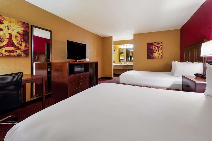 Room 8 of 34